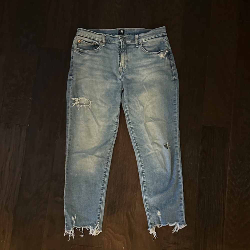 GAP Women's Light Blue Distressed Cropped Girlfriend Jeans